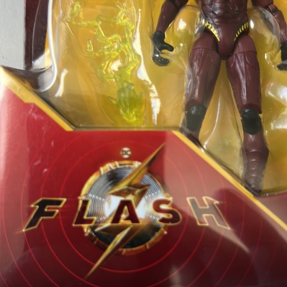 DC The Flash young Barry Movie action figure. - Picture 3 of 8